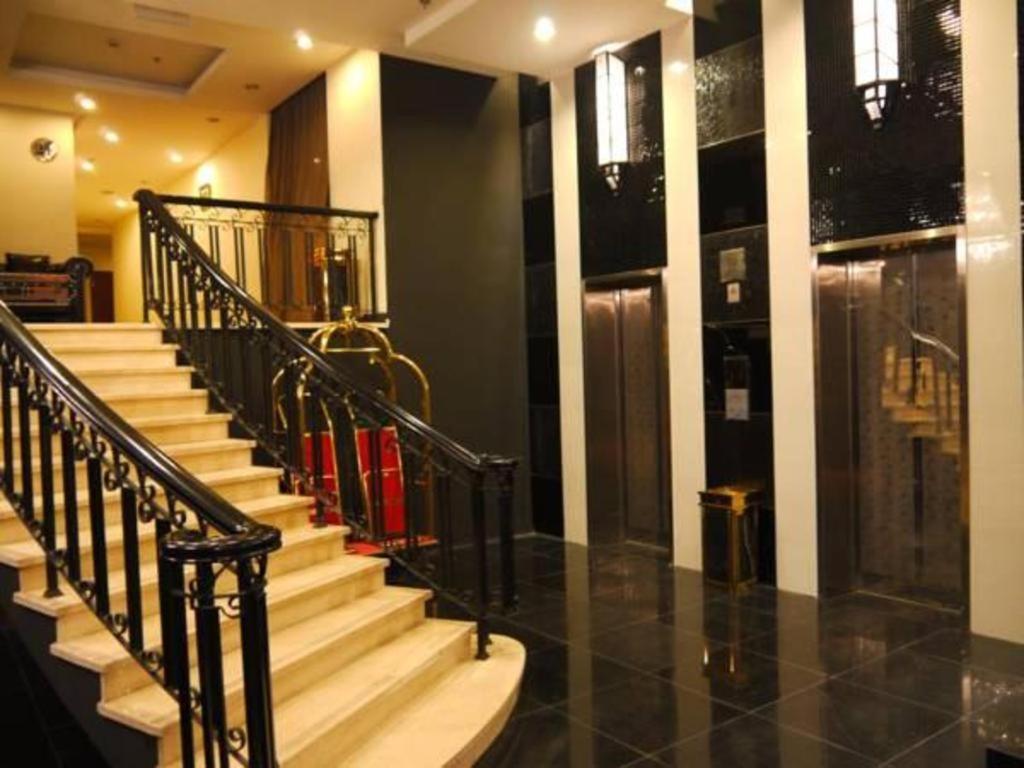 Elegance Bund Hotel