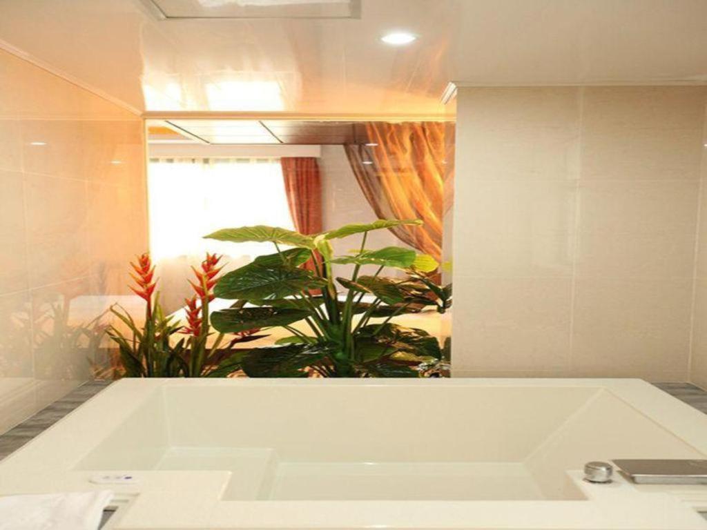 Hotel Elegance Bund 3*