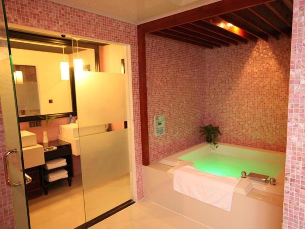 Elegance Bund Hotel 3*