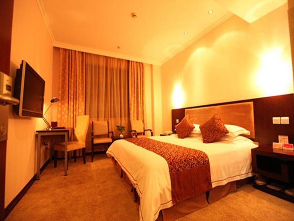 Elegance Bund Hotel 3*