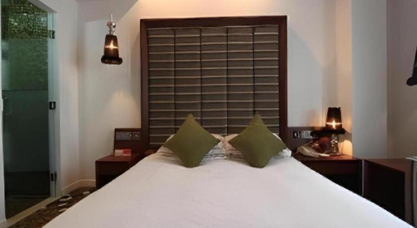 Elegance Bund Hotel 3*