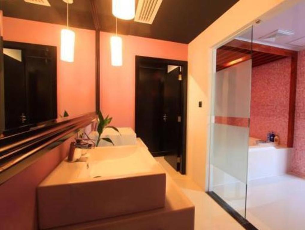 Elegance Bund Hotel 3*